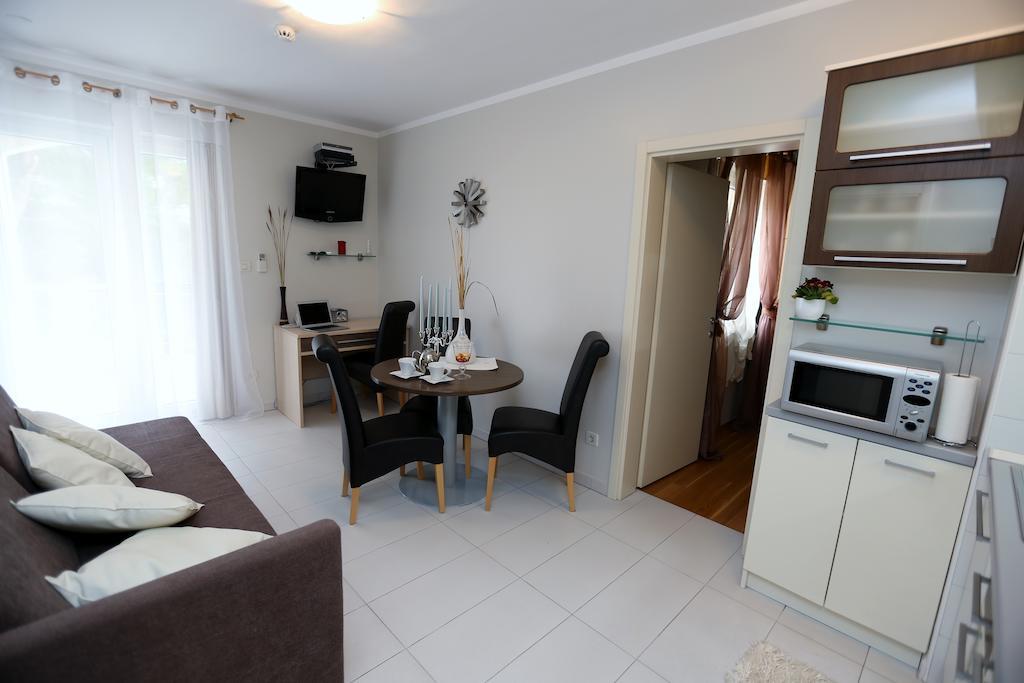 Apartments Lavica Beach Dumicic Podstrana Quarto foto