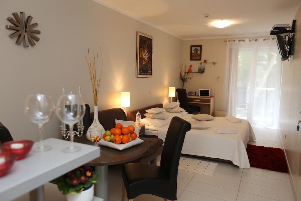 Apartments Lavica Beach Dumicic Podstrana Quarto foto
