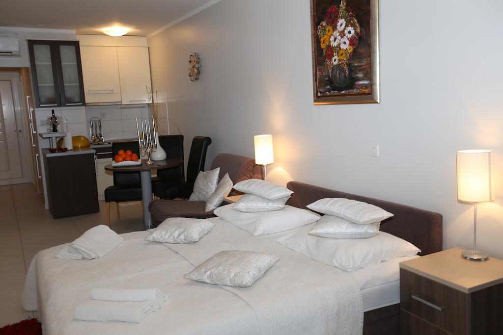 Apartments Lavica Beach Dumicic Podstrana Quarto foto