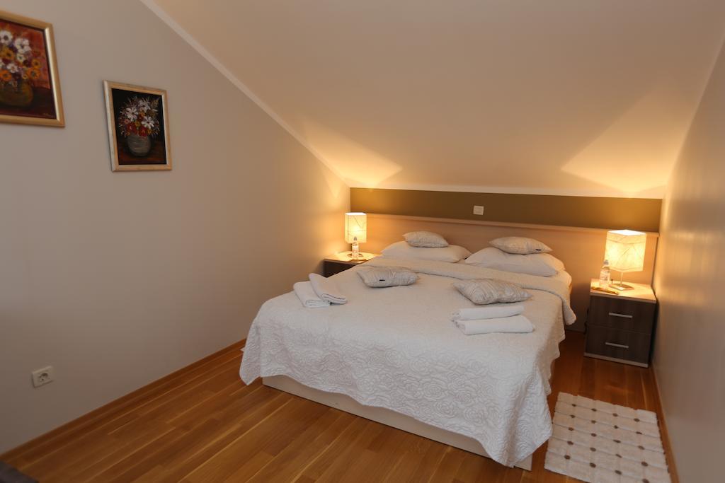 Apartments Lavica Beach Dumicic Podstrana Quarto foto